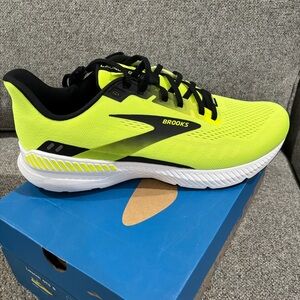 Men’s Brooks Launch GTS 8